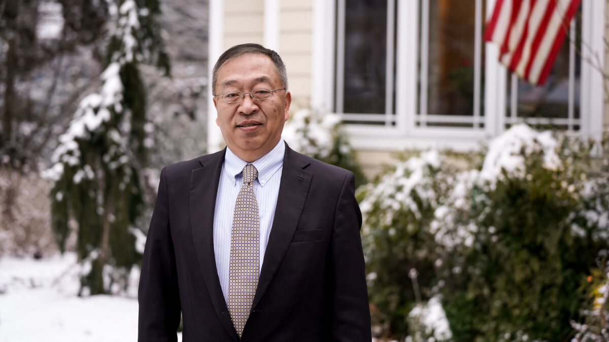 Ông Miles Yu (Dư Mậu Xuân), cựu cố vấn chính sách cấp cao về Trung Quốc của cựu Ngoại trưởng Hoa Kỳ Mike Pompeo, tại Annapolis, Maryland. (Ảnh: Tal Atzmon/The Epoch Times)