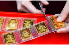 Việt Nam: Giá vàng SJC lập kỷ lục 83 triệu đồng, vàng nhẫn 9999 vượt 75 triệu đồng