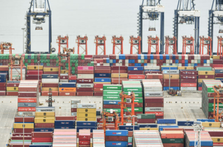 Trung Quốc đẩy mạnh xuất cảng khiến các nhà phân tích, nhà đầu tư ngoại quốc lo lắng