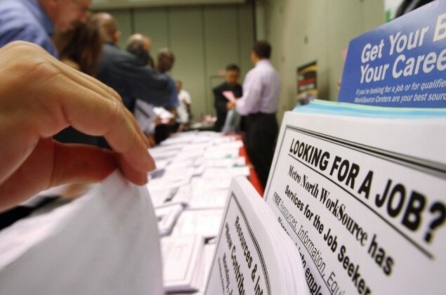 Người Mỹ ngày càng lo ngại hơn về tình trạng mất việc, không có khả năng trả nợ