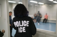 Hoa Kỳ: Bắt giữ TikToker khuyến khích người nhập cư bất hợp pháp chiếm dụng nhà ở của người dân