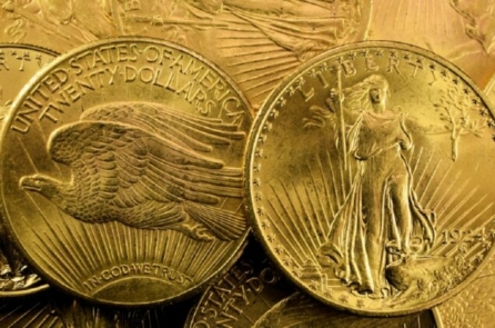 Vàng giao dịch ở mức cao kỷ lục 2,300 USD sau khi Fed gợi ý sẽ cắt giảm lãi suất