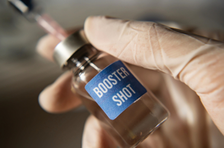 Liều vaccine bổ sung có thể ảnh hưởng đến triệu chứng và mức độ trầm trọng của COVID-19