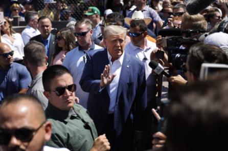 Dự luật mới của Đảng Dân Chủ có thể tước bỏ sự bảo vệ đối với ông Trump