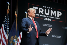 Cựu Tổng thống Donald Trump trong một điểm dừng chân vận động tranh cử ở Rochester, New Hampshire, hôm 21/01/2024. (Ảnh: Charles Krupa/AP Photo)