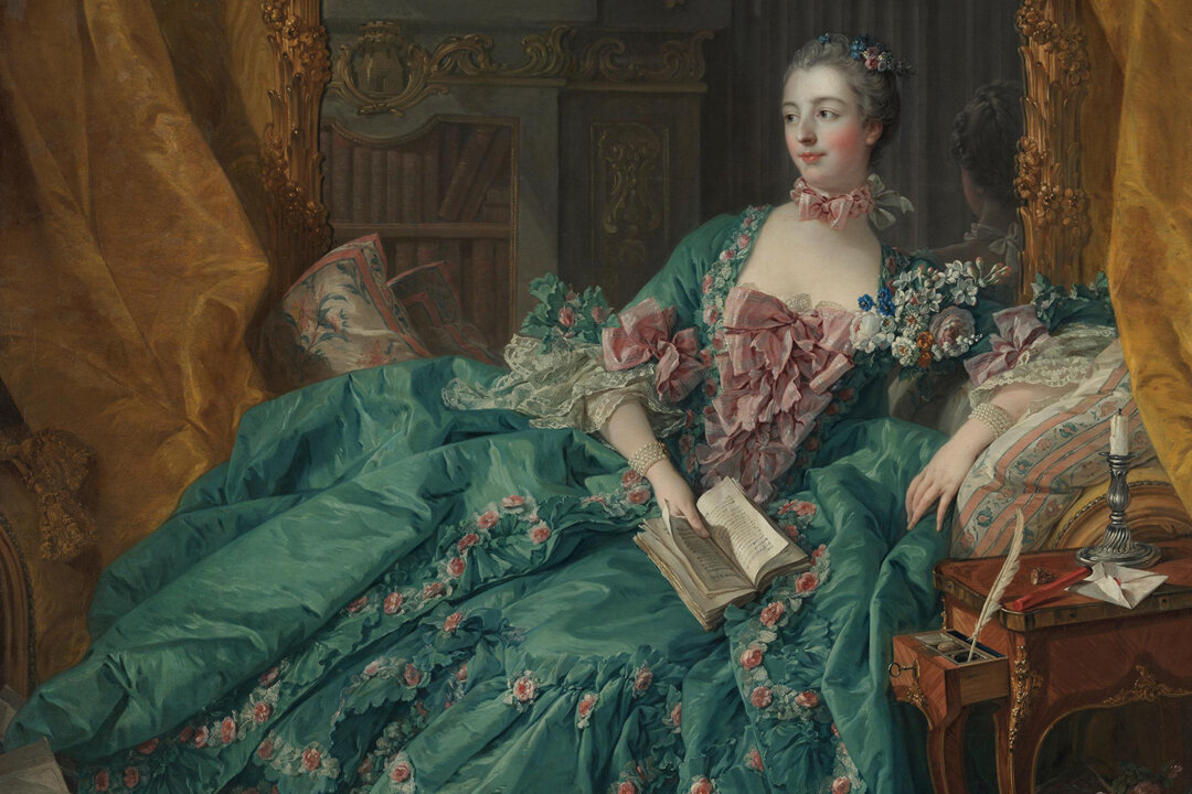 Quý bà Madame de Pompadour vận chiếc váy lụa taffeta bóng dài màu xanh lá cây có điểm xuyết các dải hoa hồng. Một phần bức chân dung do họa sỹ François Boucher vẽ năm 1756. (Ảnh: Tư liệu công cộng)