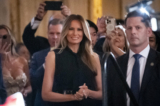 Cựu Đệ nhất Phu nhân Melania Trump tham dự một sự kiện do Trumpettes USA tổ chức tại Câu lạc bộ Mar-a-Lago ở Palm Beach, Florida, hôm 10/02/2024. (Ảnh: Madalina Vasiliu/The Epoch Times)