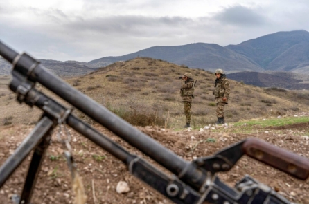 Nga bắt đầu rút lực lượng gìn giữ hòa bình khỏi khu vực tranh chấp của Azerbaijan