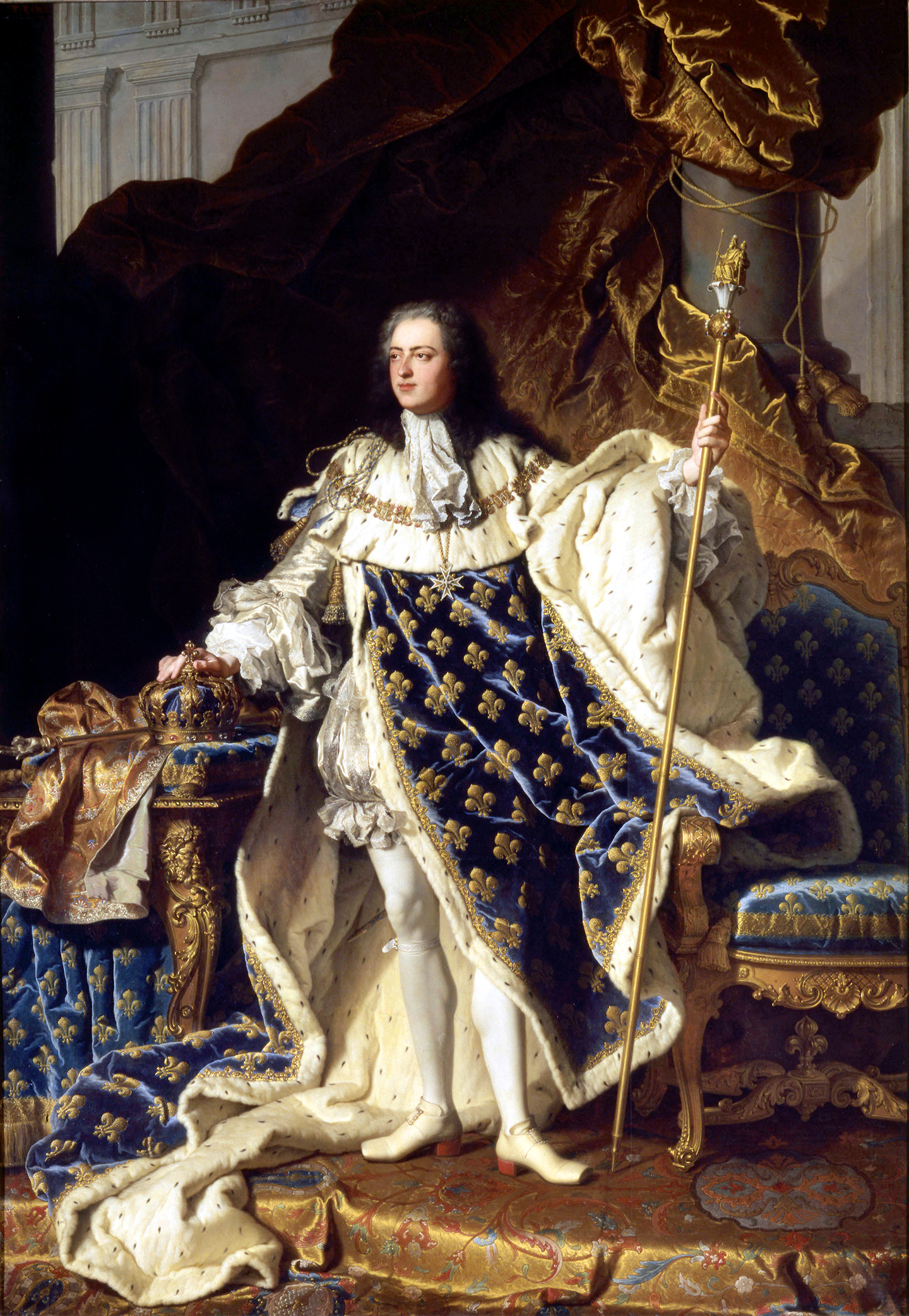 Tác phẩm “Louis XV in Coronation Robes” (Vua Louis XV trong lễ phục đăng quang), họa sỹ Hyacinthe Rigaud, năm 1730. Tranh sơn dầu trên vải canvas. Cung điện Versailles, Pháp quốc. (Ảnh: Tư liệu công cộng)