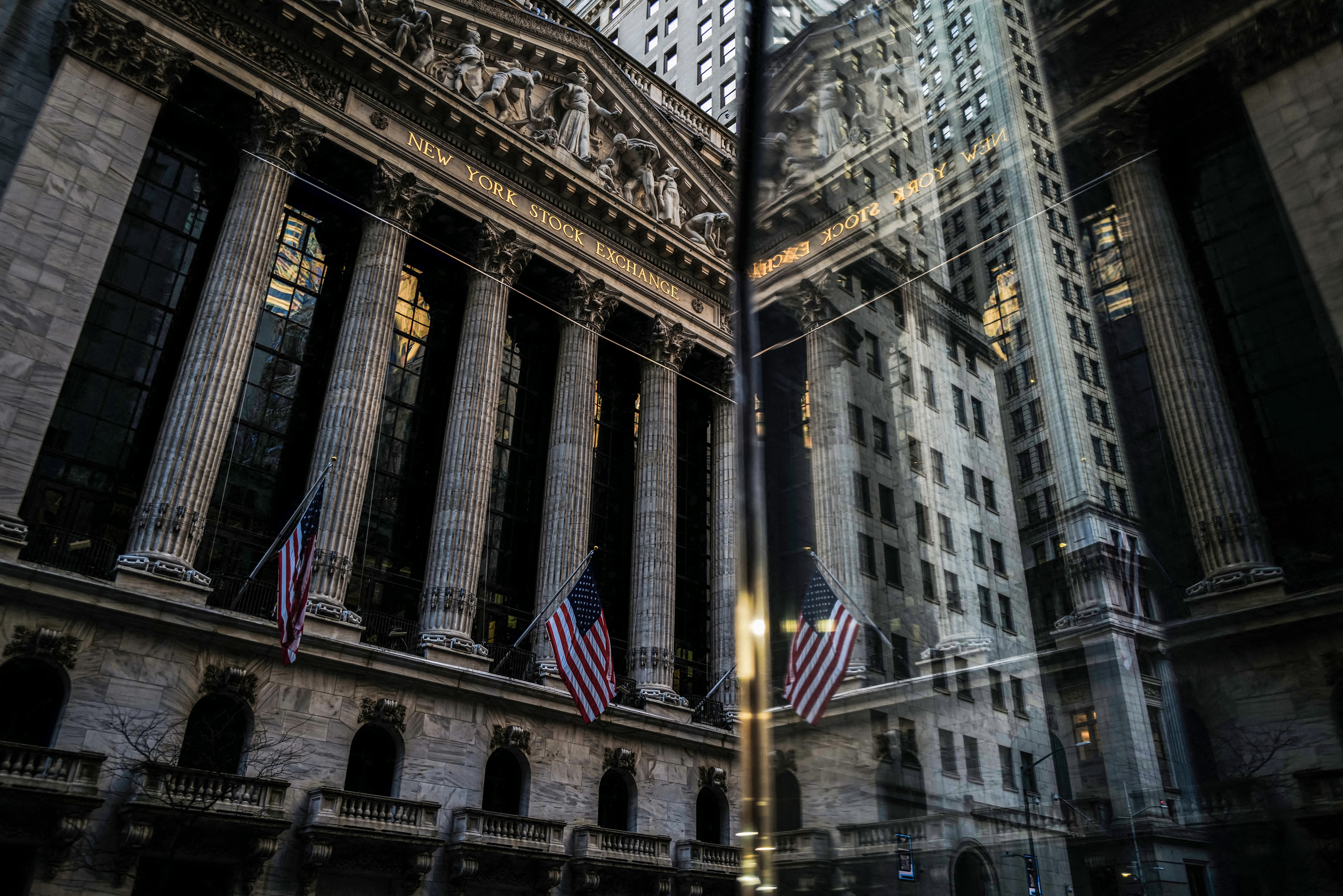 Sở Giao dịch Chứng khoán New York tại Wall Street ở New York hôm 20/03/2024. (Ảnh: Charly Triballeau/AFP qua Getty Images)