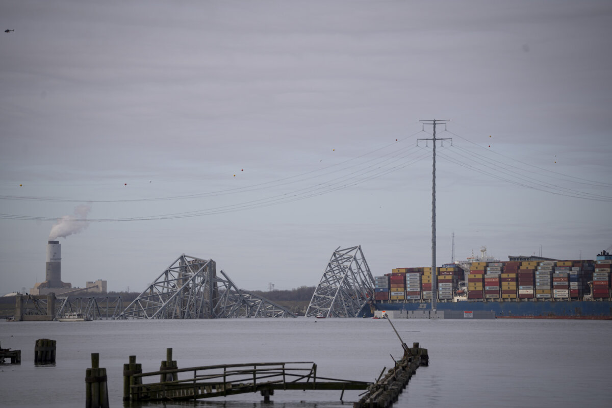 Cầu Francis Scott Key đã bị tàu Dali nặng 95,000 tấn đánh sập ở Cảng Baltimore hôm 26/03/2024. (Ảnh: Madalina Vasiliu/The Epoch Times)