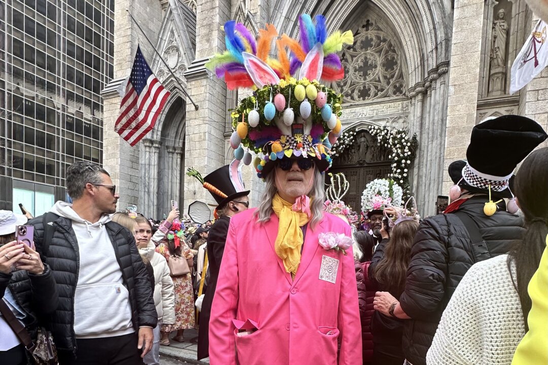 Người đi diễn hành mừng Lễ Phục Sinh ở New York suy ngẫm về cuộc bầu cử sơ bộ tổng thống ngày 02/04