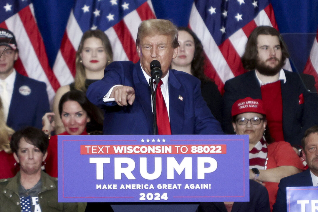 Cựu Tổng thống và là ứng cử viên tổng thống năm 2024 Donald Trump nói trong một cuộc tập hợp vận động tranh cử tại Hyatt Regency ở Green Bay, Wisconsin, hôm 02/04/2024. (Ảnh: Alex Wroblewski/AFP qua Getty Images)