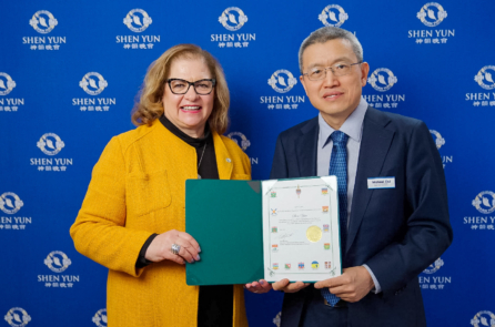 Nghị sỹ Canada: Shen Yun ‘cho chúng ta thấy cuối cùng vẫn còn hy vọng’