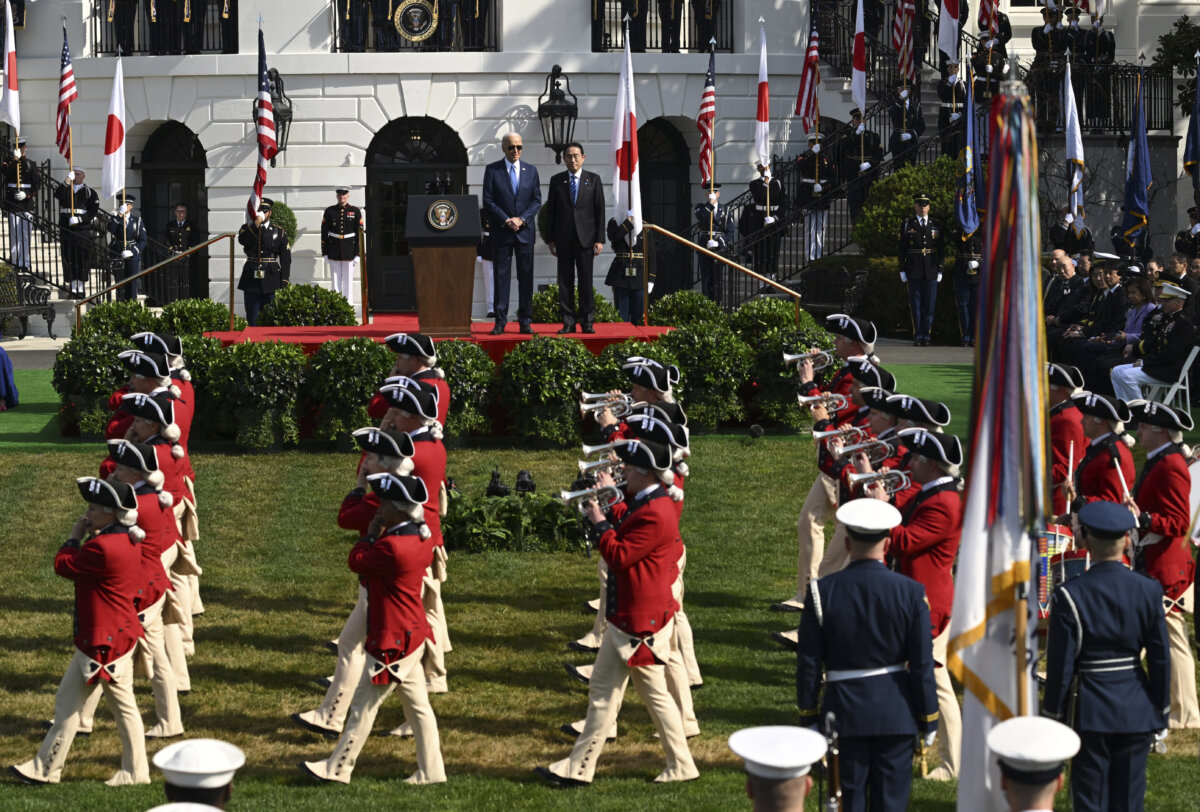 Tổng thống Joe Biden và Thủ tướng Nhật Bản Fumio Kishida tại Tòa Bạch Ốc, hôm 10/04/2024. (Ảnh: Saul Loeb/AFP qua Getty Images)