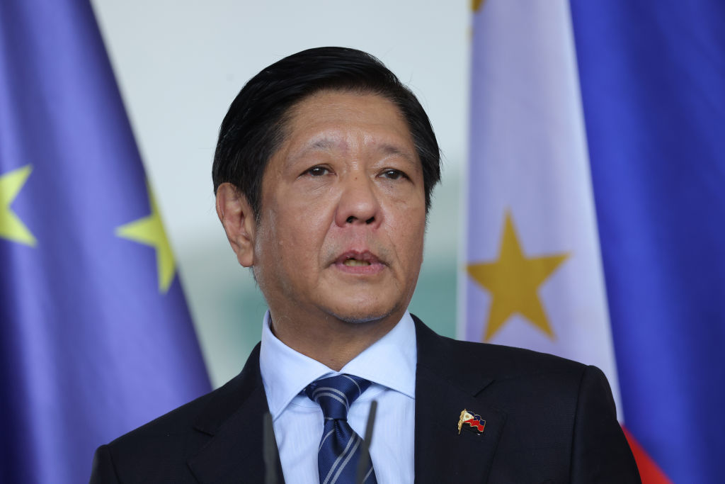 Tổng thống Philippines Ferdinand Marcos Jr. nói chuyện trước giới truyền thông sau cuộc hội đàm với Thủ tướng Đức Olaf Scholz tại Phủ Thủ tướng ở Berlin, Đức, hôm 12/03/2024. (Ảnh: Sean Gallup/Getty Images)