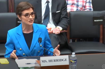 Cựu phóng viên CBS cho biết mạng lưới này đã thu giữ các tập tin bí mật của cô