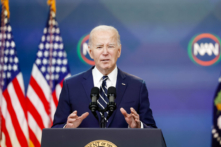 Tổng thống Joe Biden nói trực tuyến tại Hội nghị Mạng lưới Hành động Quốc gia từ Thính phòng South Court trong Tòa nhà Văn phòng Điều hành Eisenhower trong khuôn viên Tòa Bạch Ốc, hôm 12/04/2024. (Ảnh: Anna Moneymaker/Getty Images)