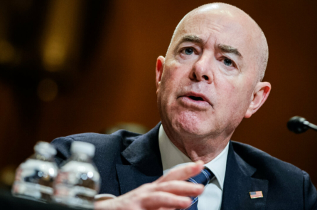 Các lãnh đạo Hạ viện chuyển các điều khoản đàn hặc ông Mayorkas tới Thượng viện