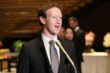Ông Mark Zuckerberg, người đứng đầu đại công ty công nghệ Meta của Hoa Kỳ, nói với các phóng viên tại văn phòng thủ tướng Nhật Bản trong chuyến thăm Tokyo, hôm 27/02/2024. (Ảnh: Jiji Press/AFP qua Getty Images)