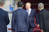 Tổng thống Nga Vladimir Putin đến Phi trường Quốc tế Thủ đô Bắc Kinh để tham dự Diễn đàn Vành đai và Con đường lần thứ ba ở Bắc Kinh, vào ngày 17/10/2023. (Ảnh: Parker Song/Pool/AFP qua Getty Images)
