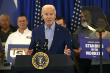 Tổng thống Joe Biden nói chuyện với các thành viên của Nghiệp đoàn Nhân viên Thép (United Steelworkers) tại Trụ sở của United Steel Workers ở Pittsburgh, Pennsylvania, hôm 17/04/2024. (Ảnh: Jeff Swensen/Getty Images)