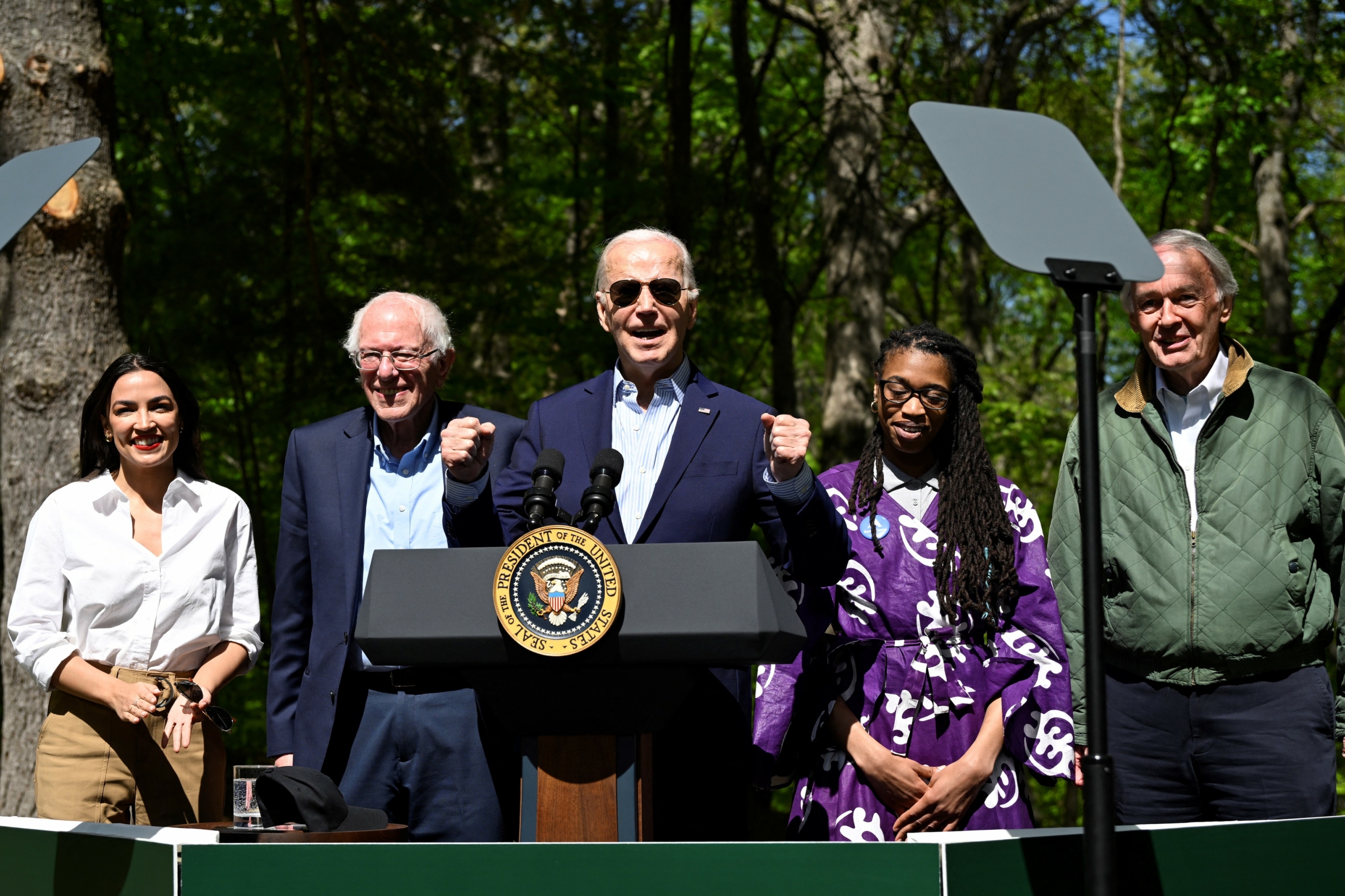 Tổng thống Joe Biden trình bày trong lễ kỷ niệm Ngày Trái Đất tại Công viên Prince William Forest ở khu Triangle, Virginia, hôm 22/04/2024. (Ảnh: Andrew Caballero-Reynolds/AFP)