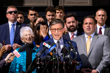 ‘Hãy quay lại lớp học,’ Chủ tịch Hạ viện Johnson nói với các sinh viên biểu tình tại Đại học Columbia