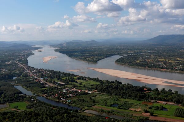 Quang cảnh sông Mê Kông giáp Thái Lan và Lào nhìn từ phía Thái Lan ở Nong Khai, Thái Lan, ngày 29/10/2019. (Ảnh: Soe Zeya Tun/Reuters)