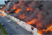 Cháy lớn tại Trung tâm thương mại ở Ba Lan, nơi có nhiều tiểu thương gốc Việt