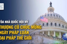 Tòa nhà Quốc hội Mỹ thượng cờ để tỏ lòng kính trọng đối với Đại Sư Lý Hồng Chí nhân ngày Pháp Luân Đại Pháp Thế giới 13/05