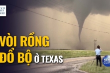 Video: Vòi rồng đổ bộ vào Texas