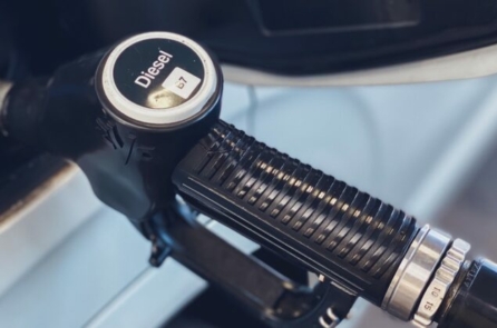 Tài xế ở Anh đang phải chịu mức giá dầu diesel cao nhất trên toàn châu Âu