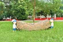 Trong quá trình hợp tác, hỗ trợ qua lại giữa người với người, nếu quý vị có thể ôm giữ một trái tim lương thiện thì quý vị sẽ ngày càng trở nên bao dung hơn. Hãy suy nghĩ cho người khác nhiều hơn một chút, quý vị sẽ buông bỏ được những suy nghĩ bất bình và phẫn nộ. (Ảnh: Tăng Yến Quân/The Epoch Times)