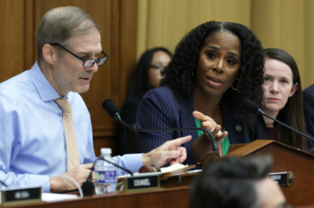 Báo cáo: Việc chính phủ TT Biden chi phối Big Tech đàn áp quyền tự do ngôn luận đã gây ảnh hưởng ‘tai hại’