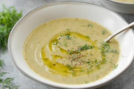 Súp bí ngòi sánh mịn với thì là và óc chó