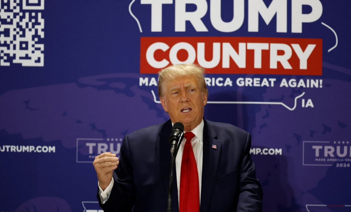 Cựu Tổng thống kiêm ứng cử viên Tổng thống năm 2024 Donald Trump nói tại sự kiện Nhóm Trump-Cam kết Iowa về Họp bầu (Team Trump Iowa Commit to Caucus) tại Maquoketa, Iowa, hôm 20/09/2023 (Ảnh: Kamil Krzaczynski/AFP qua Getty Images)