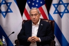 Thủ tướng Israel Benjamin Netanyahu chờ để bắt đầu cuộc họp nội các chiến tranh của Israel, tại Tel Aviv, Israel, vào ngày 18/10/2023. (Ảnh: Brendan Smialowski/AFP qua Getty Images)
