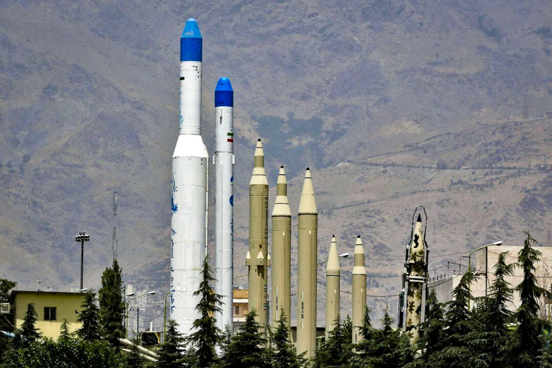 Phi đạn được trưng bày ở thủ đô Tehran của Iran, trong một bức ảnh tư liệu không đề ngày tháng. (Ảnh: Atta Kenare/AFP/Getty Images)