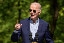 Tổng thống Joe Biden chia sẻ trong lễ kỷ niệm Ngày Trái Đất tại Công viên Rừng Prince William ở Triangle, Virginia, hôm 22/04/2024. (Ảnh: Madalina Vasiliu/The Epoch Times)