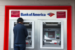 Fed New York: Nợ thẻ tín dụng ở Hoa Kỳ tăng lên, nhiều người Mỹ trễ hạn thanh toán