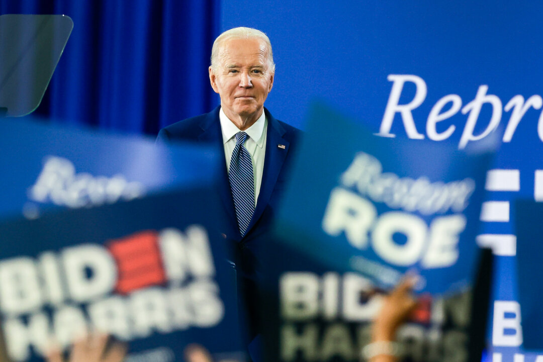 Tổng thống Joe Biden diễn thuyết trong một điểm dừng vận động tranh cử tại khuôn viên Dale Mabry của Cao đẳng Cộng đồng Hillsborough ở Tampa, Florida, hôm 23/04/2024. (Ảnh: Joe Raedle/Getty Images)