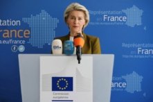 Chủ tịch Ủy ban Âu Châu Ursula von der Leyen có bài diễn văn trước giới báo chí tại đại diện Pháp của Ủy ban Âu Châu ở Paris hôm 06/05/2024. (Ảnh: Dimitar Dilkoff/AFP qua Getty Images)