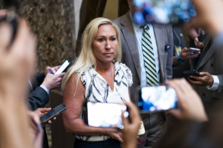 Đảng Dân Chủ cùng Đảng Cộng Hòa ngăn chặn nỗ lực truất phế Chủ tịch Hạ viện Johnson của bà Greene