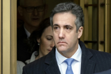 Ông Michael Cohen, cựu luật sư của Tổng thống đương thời Donald Trump, rời tòa án liên bang sau khi bị tuyên án ở New York vào ngày 12/12/2018. (Ảnh: Craig Ruttle/AP Photo)