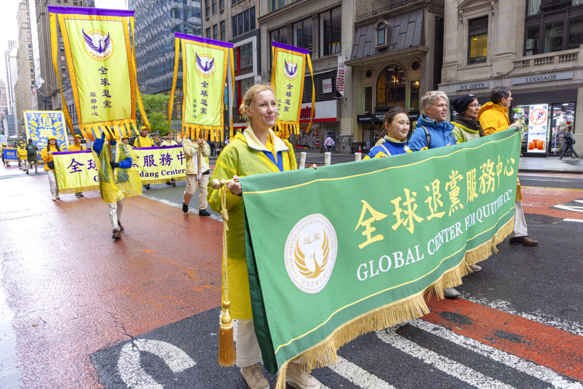 Hàng ngàn người diễn hành ở New York mừng Ngày Pháp Luân Đại Pháp Thế giới, phơi bày cuộc đàn áp của ĐCSTQ