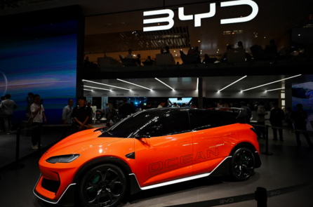 TT Biden tăng mạnh thuế quan đối với xe điện, thép, pin quang năng Trung Quốc