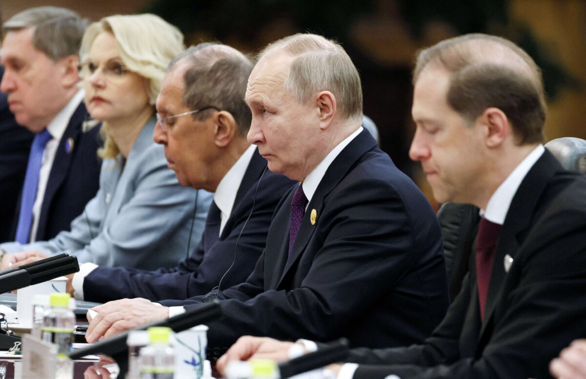 Tổng thống Nga Vladimir Putin tham dự một cuộc họp với nhà lãnh đạo cộng sản Trung Quốc Tập Cận Bình tại Bắc Kinh, hôm 16/05/2024. (Ảnh: Mikhail Metzel/Pool/AFP qua Getty Images)