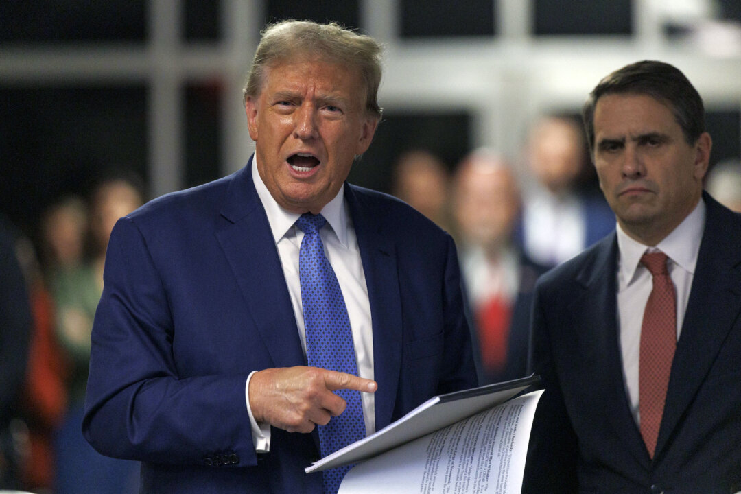Hồ sơ: Chiến dịch tranh cử của ông Trump đã chi 4 triệu USD lệ phí pháp lý trong tháng Tư