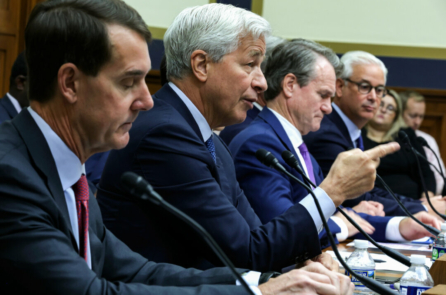 Hoa Kỳ: Việc ngừng cung cấp dịch vụ ngân hàng mang tính chính trị có chuyển biến tích cực